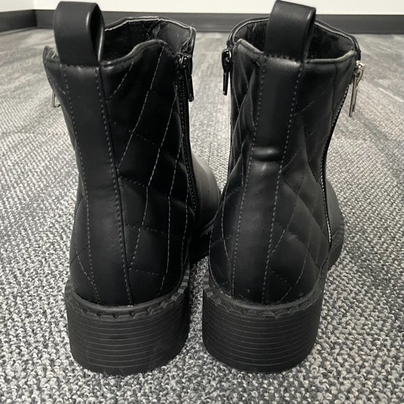 Truffle Collection Side Zip Ankle Boots With Quilting - Black - US 10 - NWOT - Picture 6 of 7